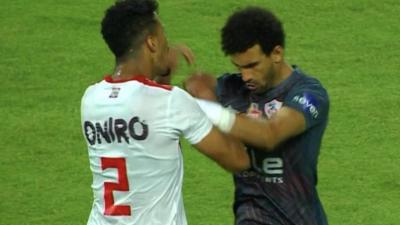 بروح رياضية.. لاعب الزمالك يشتبك مع زميله وادارة النادي تعاقبه