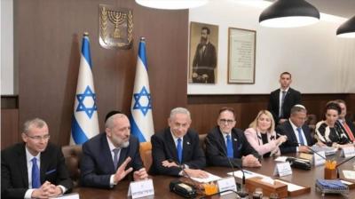 الكابينت يخطّط لفرض عقوبات على كبار المسؤولين بالسلطة ‏الفلسطيني