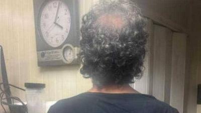 في الصيفي.. يكسر زجاج السيارات ويسرق ما بداخلها ‏