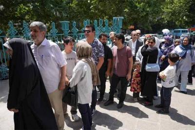 مفوضية الإنتخابات الإيرانية تمدد فترة التصويت