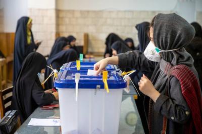انتخابات الرئاسة في إيران.. فتح مراكز اقتراع الجولة الثانية