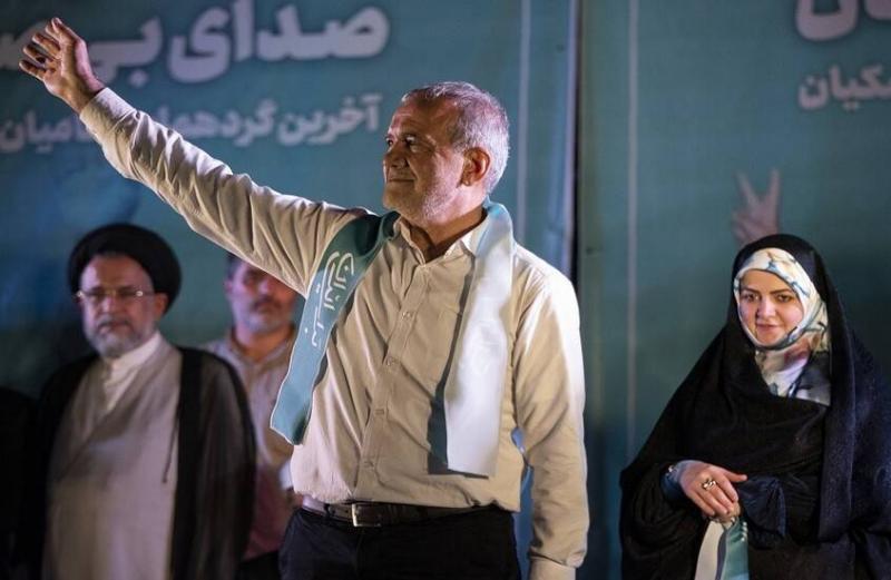 الرئيس الإيراني الجديد: سنمد يد الصداقة للجميع