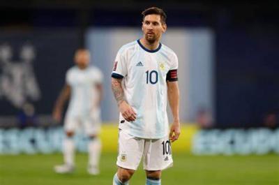 ميسي ينتزع وصافة رونالدو في ماراثون تاريخي