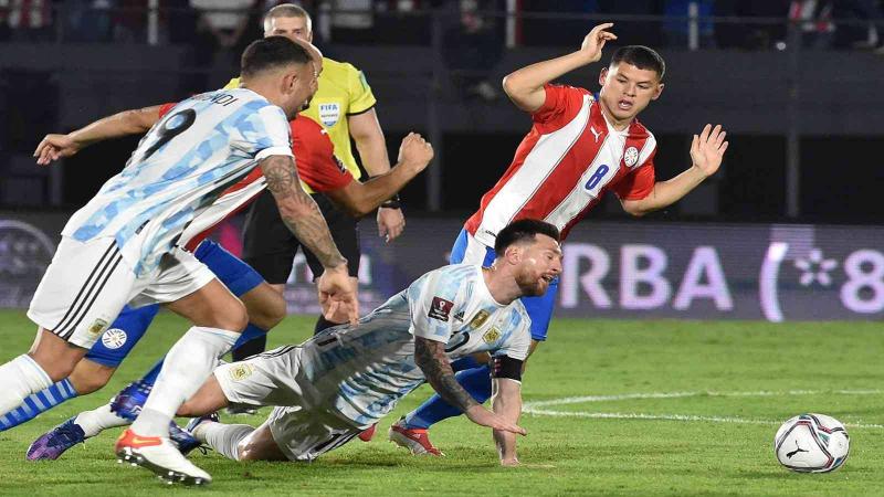 الأرجنتين تحافظ على خلو سجلها من الهزائم في تصفيات المونديال بتعادل سلبي مع باراغواي