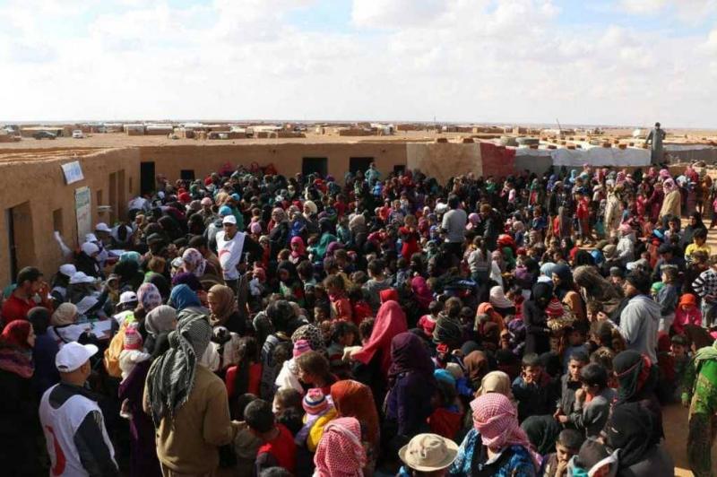 منسيون بين 3 بلدان.. مخيم بالصحراء السورية يواجه 