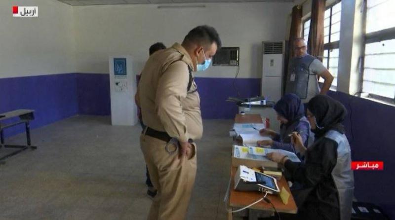 عسكريو العراق يدلون بأصواتهم بالانتخابات البرلمانية