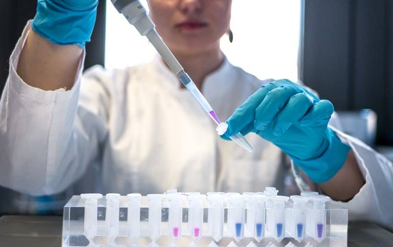 الإمارات تبدأ التجربة الأولى من نوعها لإنتاج العلاج بالخلايا المناعية محليا بتقنية الـ