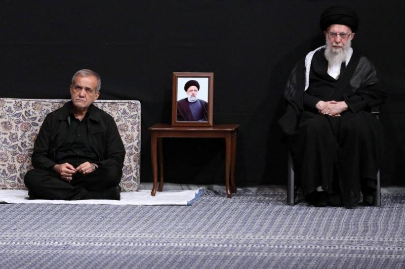 الرئيس الذي لولا خامنئي لما خرج من صناديق الاقتراع