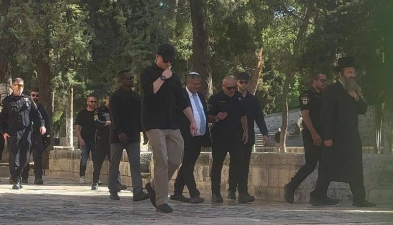 بن غفير يقتحم 