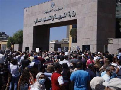 حراك المعلمين المتعاقدين يطالب بزيادة أجر الساعة