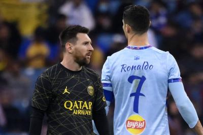 ميسي أم رونالدو.. من يفوز في سباق لاعب القرن؟