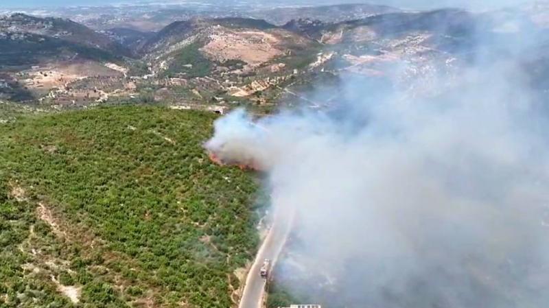 بالفيديو.. حريق كبير في خراج بلدة عكارية