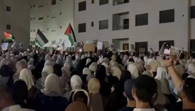 تظاهرة قرب السفارة الإسرائيلية في عمان تنديداً بمقتل هنية (فيديو)