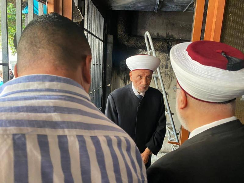 بالصور- بعد تعرضها لهجوم... دريان يتفقد المحكمة السنية
