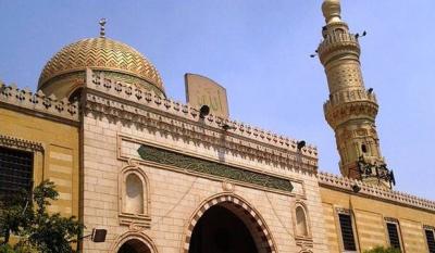 وزيرة مصرية تتعرّض للسرقة داخل مسجد