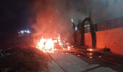إسرائيليون ملثمون يحرقون 4 منازل لفلسطينيين في الضفة الغربية