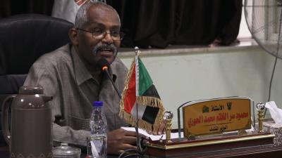 سقط في فندق.. وفاة وزير سوداني في مصر