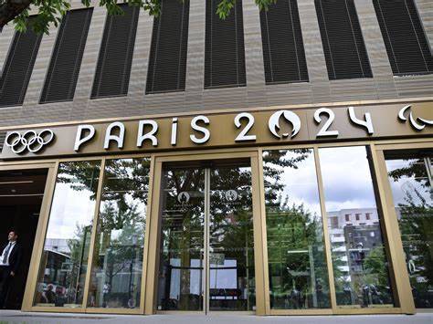 بعد حفل ختام أولمبياد باريس 2024.. غضب ومطالبة باسترداد الأموال