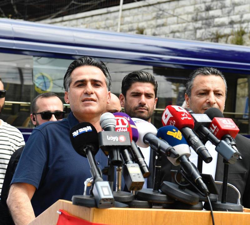 حمية يفتتح خطًا للنقل المشترك بين نهر الموت وبعبدا