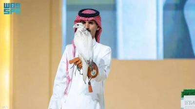 السعودية.. بيع صقر بـ 400 ألف ريال في "مزاد الرياض" (صور)