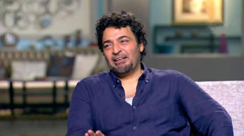 مشادة بين حميد الشاعري وحلاق يوثقها فيديو