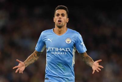 مانشستر سيتي يدفع كانسيلو لقبول عرض الهلال