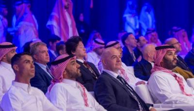 ولي العهد السعودي يتوج الفائزين بكأس العالم للرياضات الالكترونية بحضور رونالدو (فيديو)