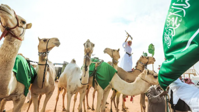 السعودية... جلود الإبل تدخل عالم الأزياء