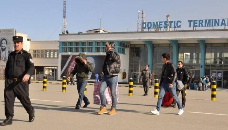 ألمانيا ترحّل مواطنين أفغان للمرة الأولى منذ عودة 