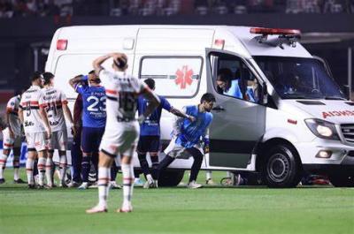 بعد سقوطه في الملعب.. وفاة المدافع إيزكويردو