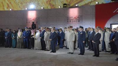 بالفيديو- عرض جوي إماراتي يخطف الأنظار بمعرض مصر الدولي
