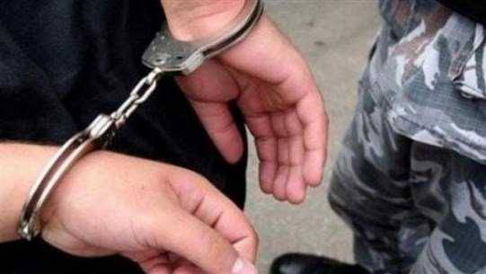 يستدرجون ضحاياهم ويسلبونهم آليات 