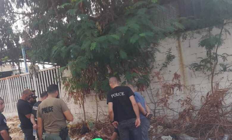 طعناً بالسكين.. شاب وجد مقتولاً عند مفرق بشامون