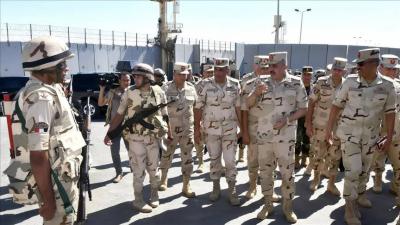 رئيس الأركان المصري يتفقّد الأوضاع الأمنية على الحدود ‏مع غزة