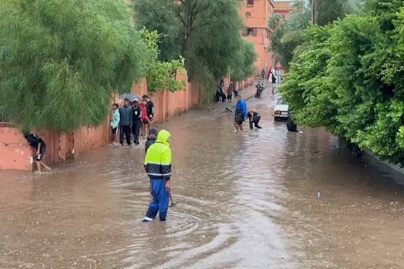 سيول عارمة تغمر شوارع مدينة مغربية