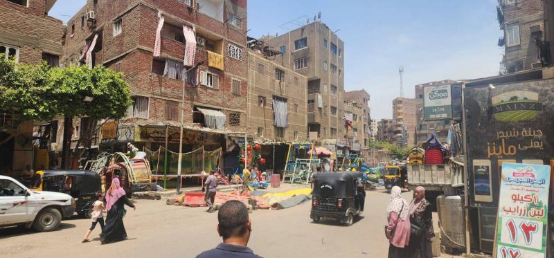 طعن زوجته أمام المارة في الشارع.. والسبب 