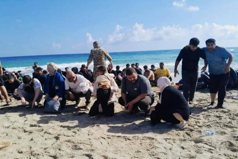 بالصور.. خفر السواحل الليبي يعترض 64 مهاجرًا!