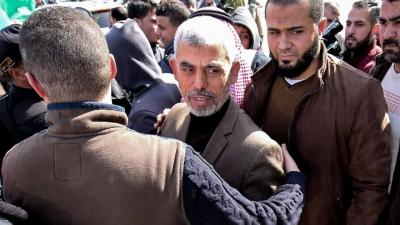 إسرائيل تعرض على السنوار ممراً آمناً له.. ما المقابل؟